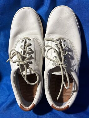 Sperry men’s lace up leather sneakers size 10.5
